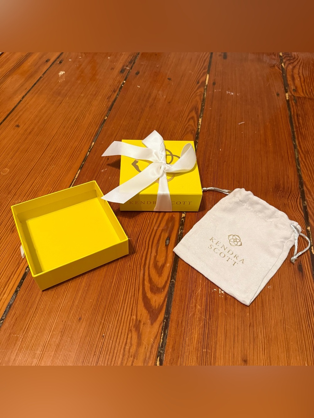 Kendra Scott Gift Box & Pouch